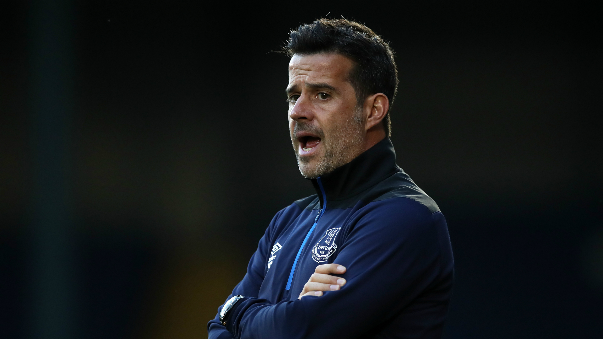 断均展现出 断均展现出